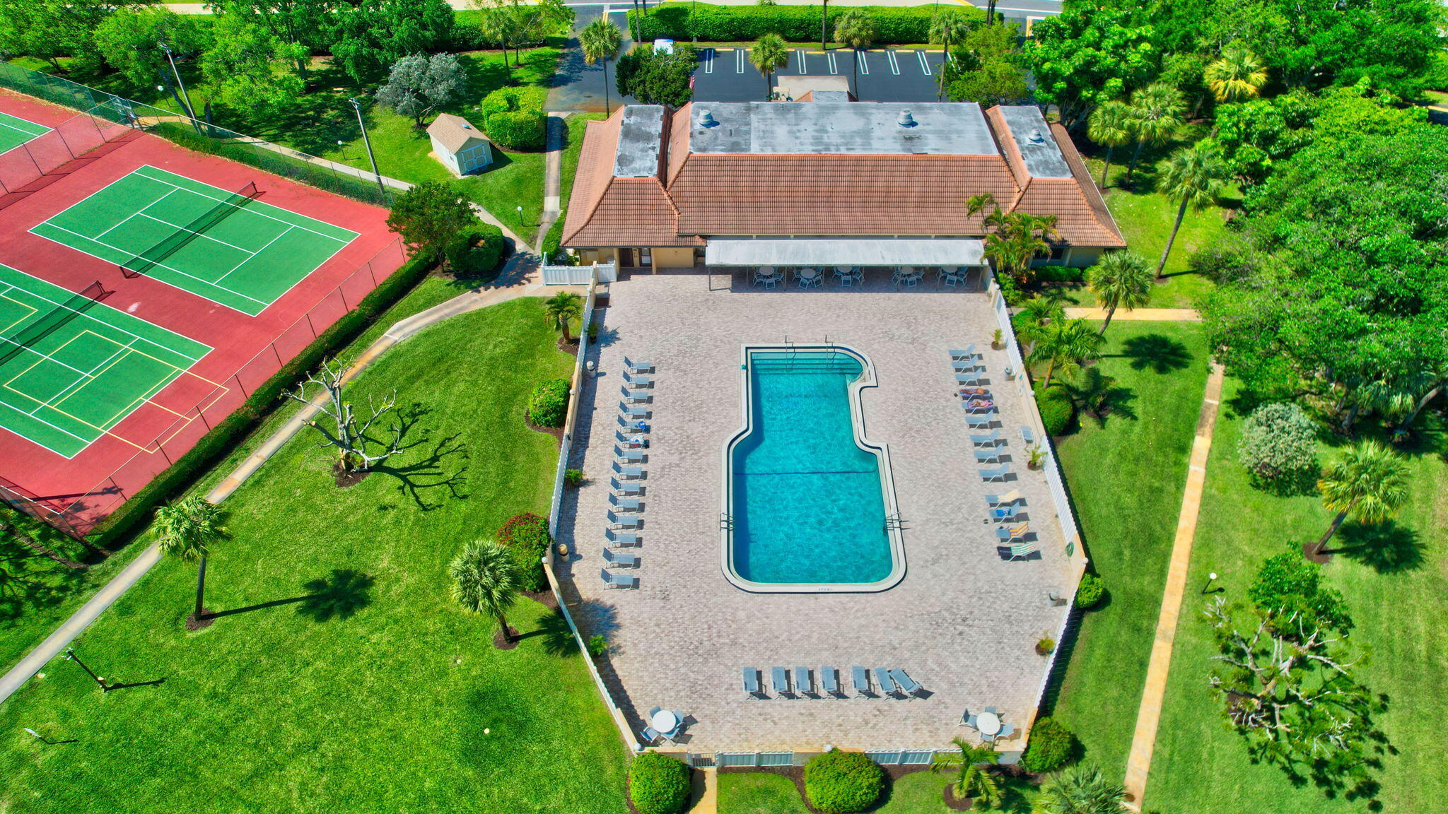 2975 Southwest 22nd Avenue, Unit 1070 Delray Beach, FL 33445 - Photo 57 of 60 an aerial view of a house