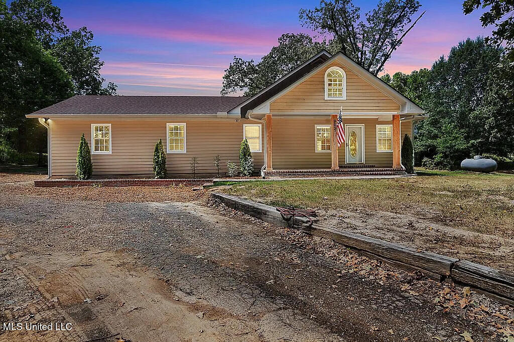 903 Shinault Road Byhalia, MS 38611 - Photo 2 of 42 IMG_3494