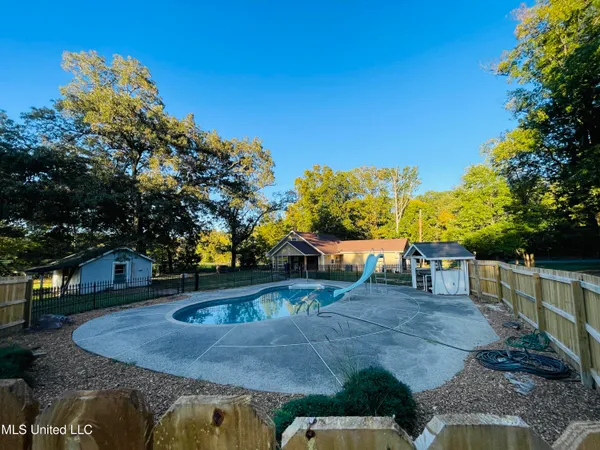 $399,900 | 903 Shinault Road, Byhalia, MS 38611