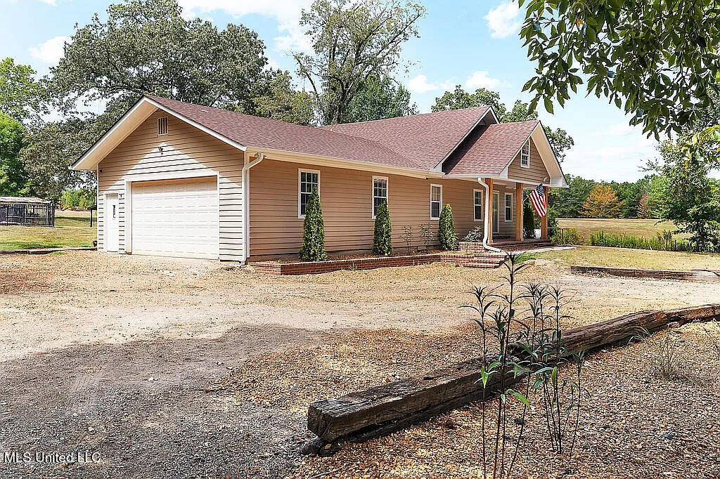 903 Shinault Road Byhalia, MS 38611 - Photo 9 of 42 IMG_3496