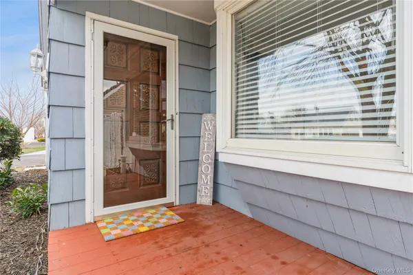 $780,000 | 20 Peacock Lane, Levittown, NY 11756