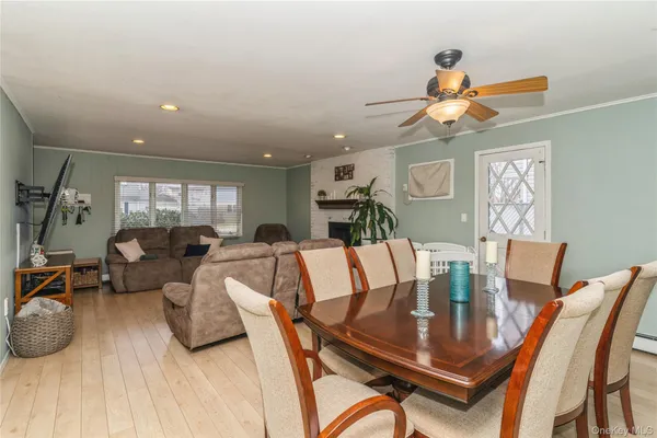 $780,000 | 20 Peacock Lane, Levittown, NY 11756