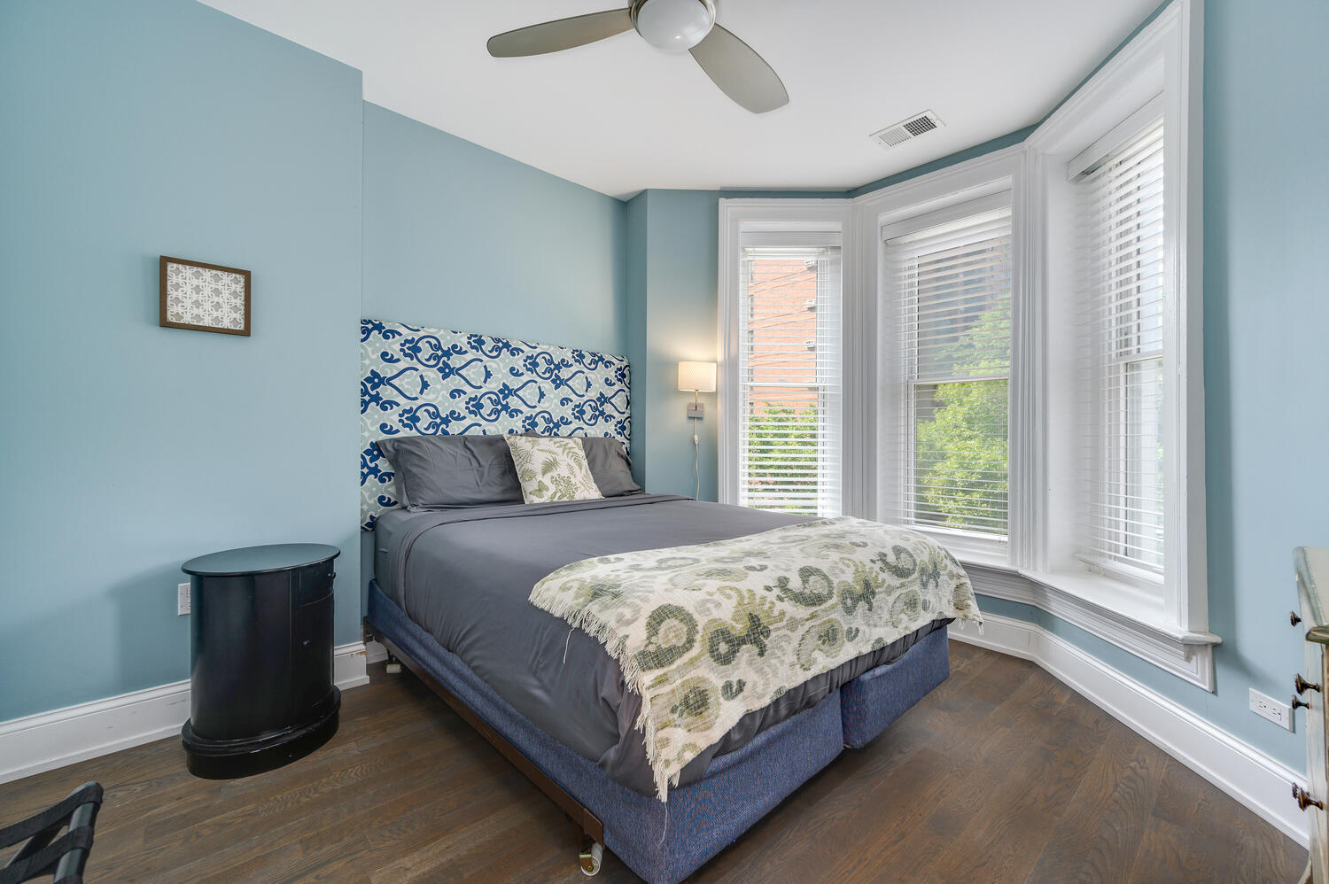 113 West Elm Street Chicago, IL 60610 - Photo 15 of 30 a bed sitting in a bedroom next to a window