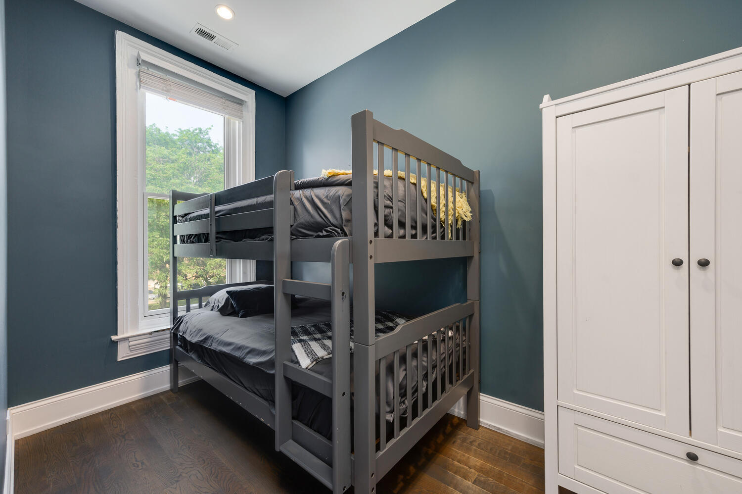 113 West Elm Street Chicago, IL 60610 - Photo 16 of 30 a bedroom with bed and a window