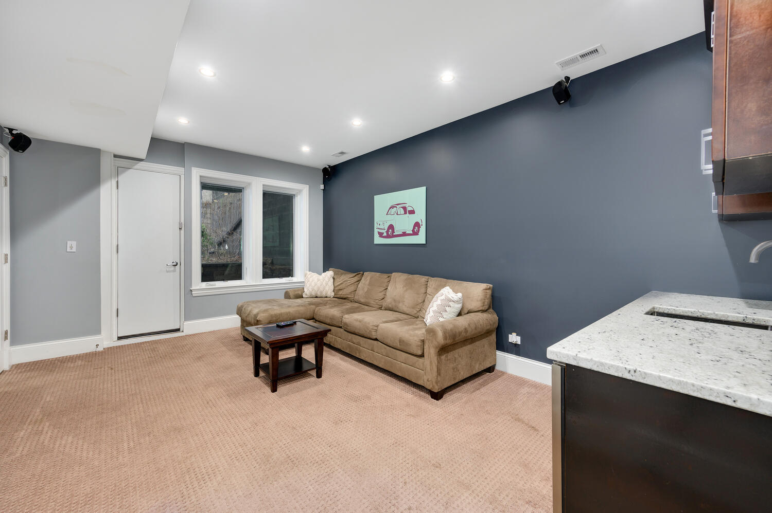 113 West Elm Street Chicago, IL 60610 - Photo 20 of 30 a living room with furniture and a couch