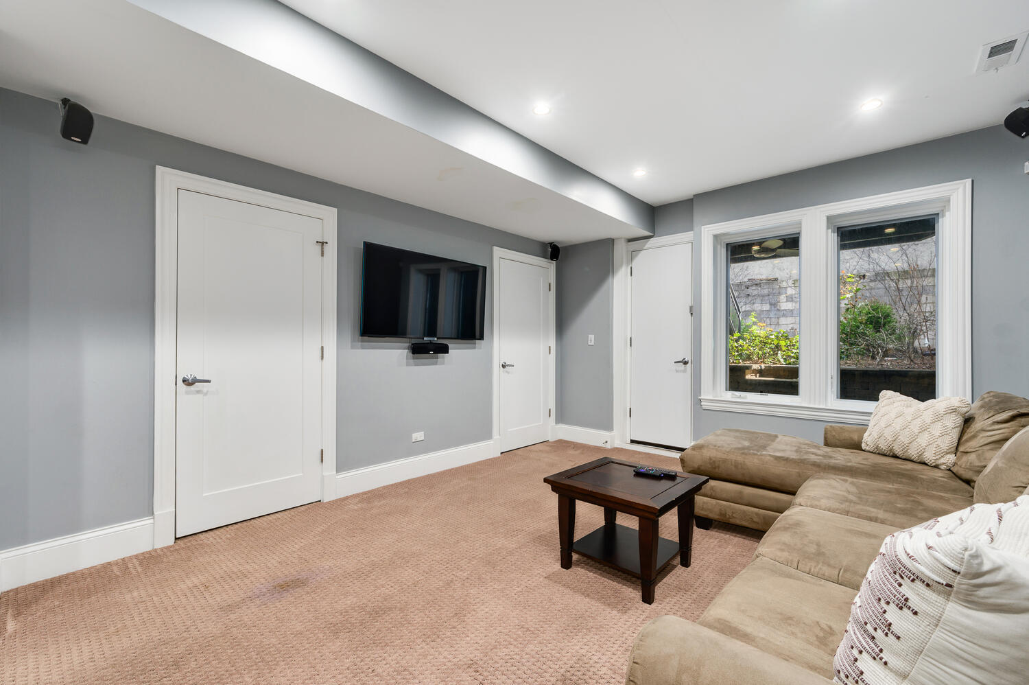113 West Elm Street Chicago, IL 60610 - Photo 21 of 30 a living room with furniture and a flat screen tv