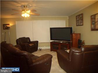 28 Hope Road Levittown, PA 19056 - Photo 4 of 10 Gallery Image 4