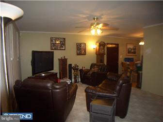 28 Hope Road Levittown, PA 19056 - Photo 6 of 10 Gallery Image 6
