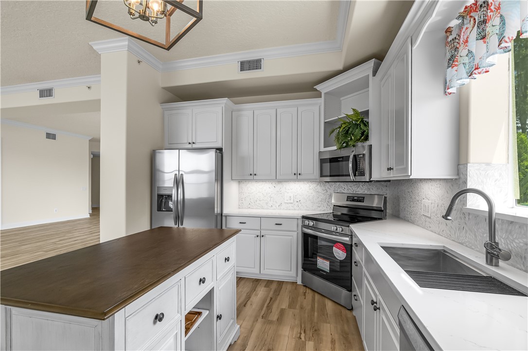 1701 Gulfstream Avenue, Unit 729 Fort Pierce, FL 34949 - Photo 17 of 36 a kitchen with a sink stove and refrigerator
