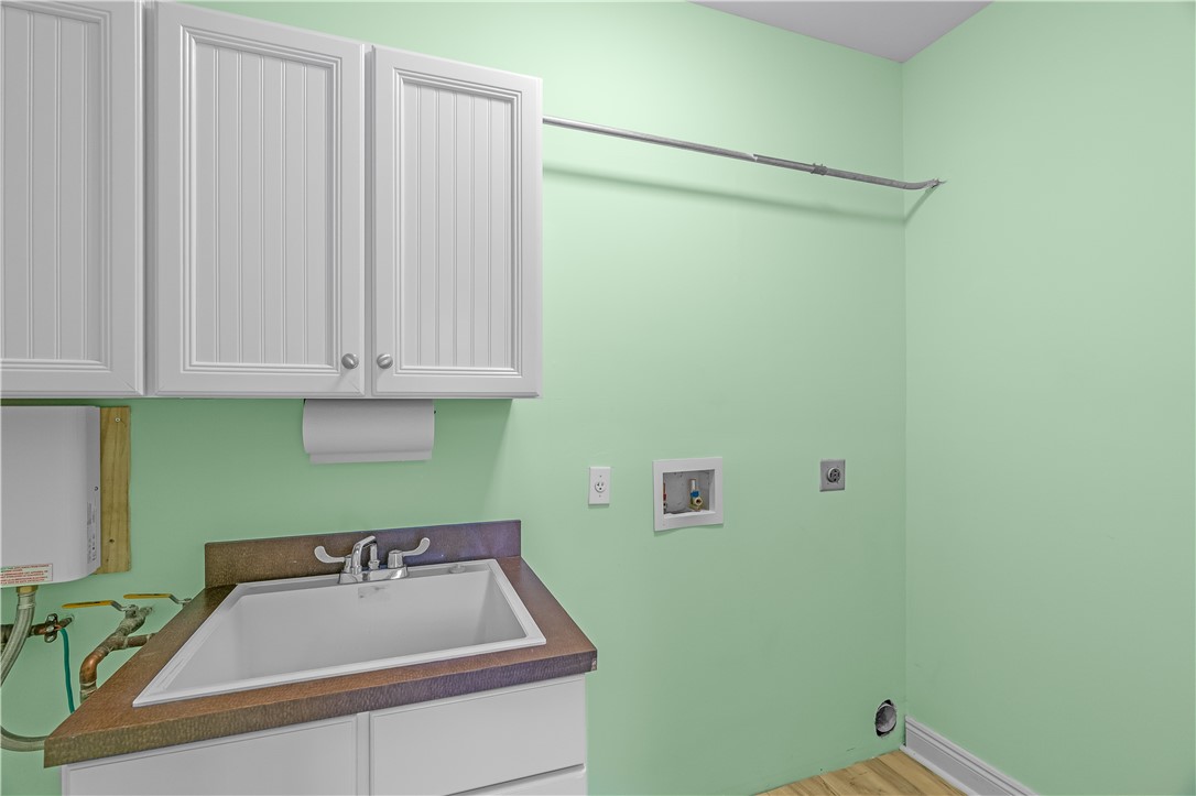 1701 Gulfstream Avenue, Unit 729 Fort Pierce, FL 34949 - Photo 33 of 36 a bathroom with a sink and a mirror