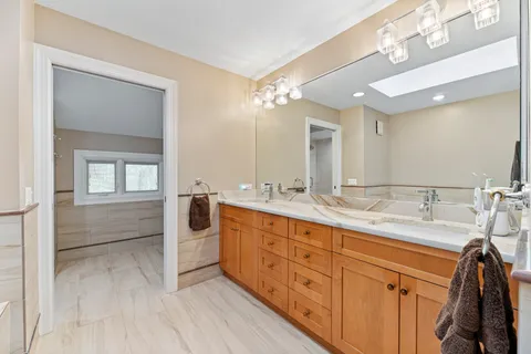 $774,900 | 5 Court Of Conn River Valley, Lincolnshire, IL 60069