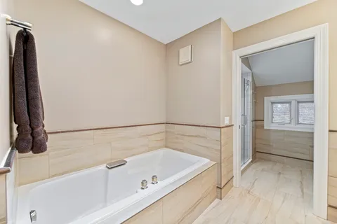 $774,900 | 5 Court Of Conn River Valley, Lincolnshire, IL 60069