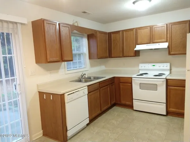 $1,280 | 109 East Coopers Court, Hubert, NC 28539