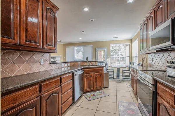 $2,850 | 1664 Park Grove Drive, Irving, TX 75060