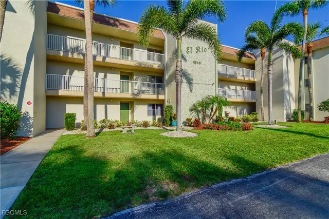 $109,000 | 4840 Golf Club Court, Unit 10, North Fort Myers, FL 33903
