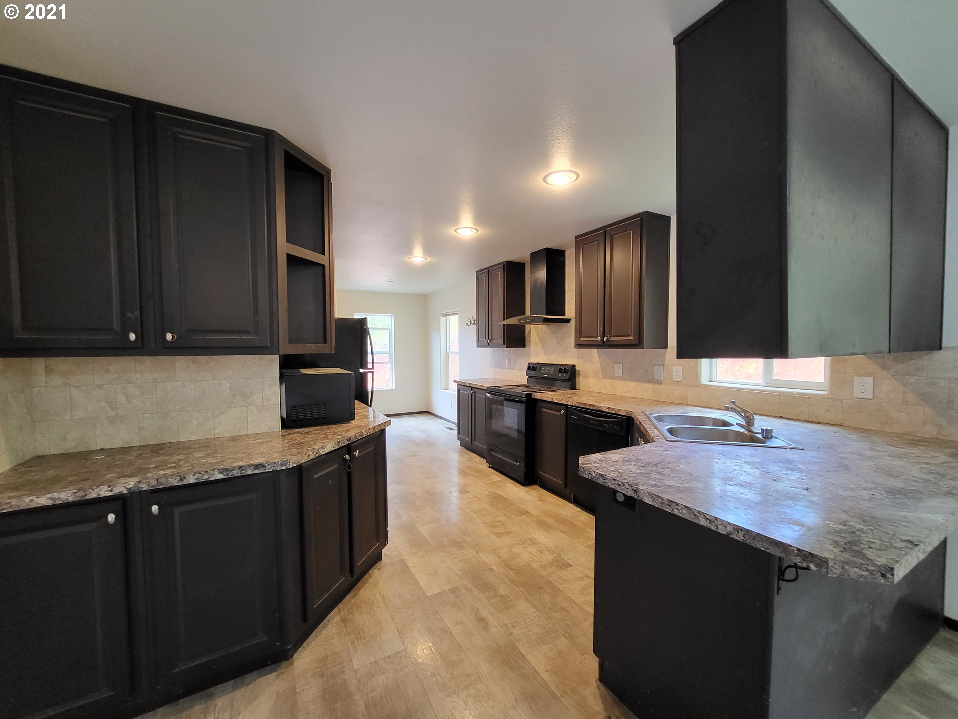 24646 West Demming Road Elmira, OR 97437 - Photo 6 of 14 Gallery Image 6