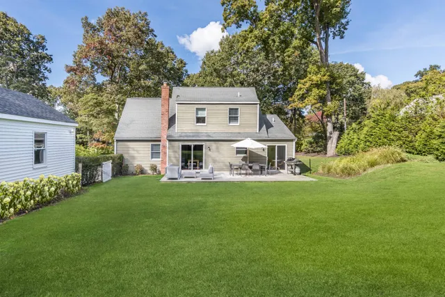 a view of a house with a back yard