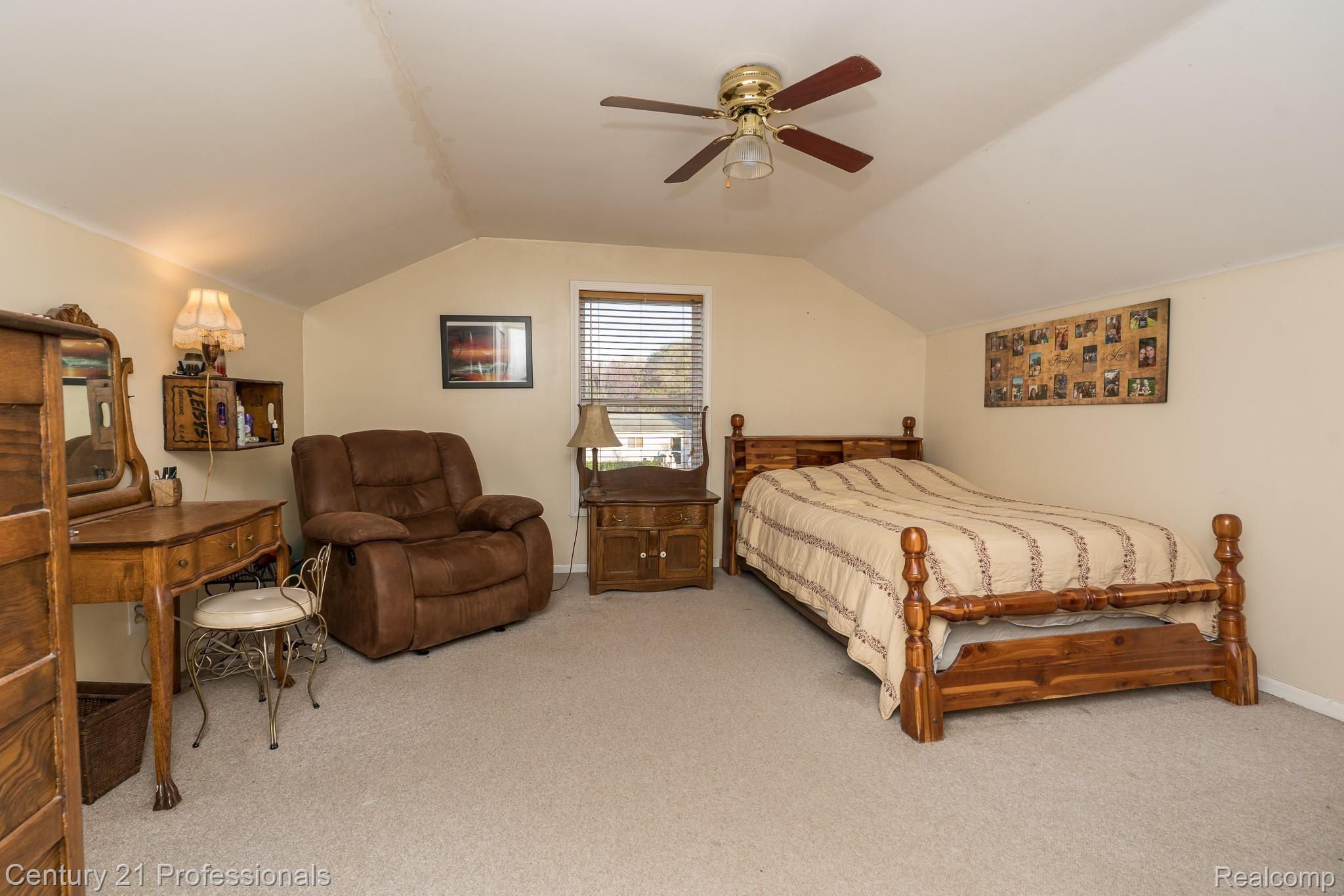 2450 Gerald Avenue Rochester, MI 48307 - Photo 7 of 24 Large upstairs master bedroom
