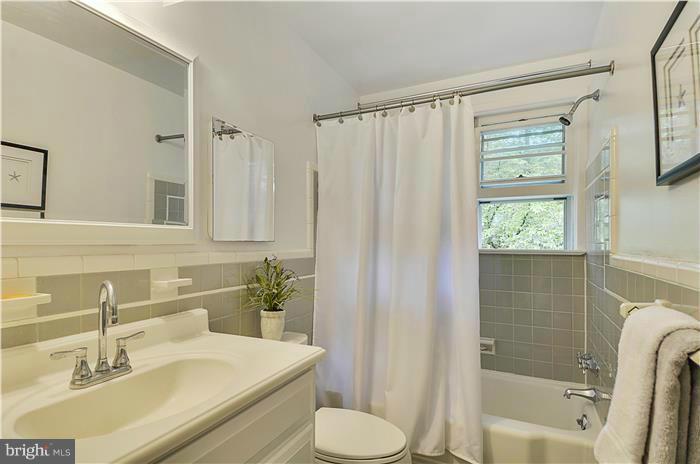6312 Wiscasset Road Bethesda, MD 20816 - Photo 19 of 30 Bath