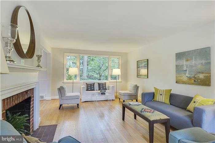 6312 Wiscasset Road Bethesda, MD 20816 - Photo 4 of 30 Living Room