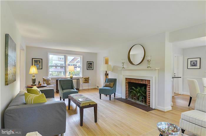 6312 Wiscasset Road Bethesda, MD 20816 - Photo 5 of 30 Living Room