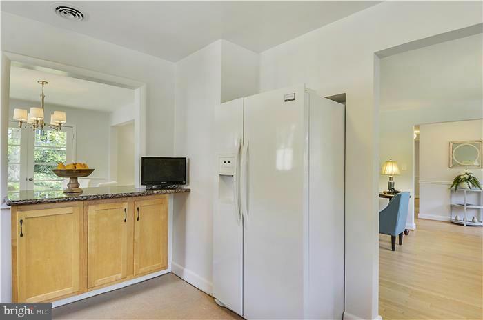 6312 Wiscasset Road Bethesda, MD 20816 - Photo 10 of 30 Kitchen