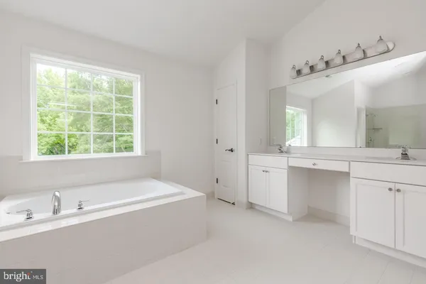 $869,900 | 1 Pondview Court, Monroeville, NJ 08343
