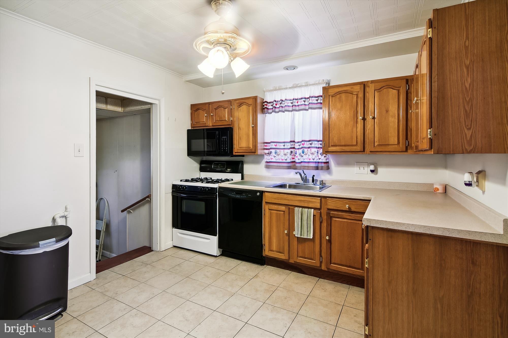 4400 Highview Avenue Baltimore, MD 21229 - Photo 10 of 22 Kitchen