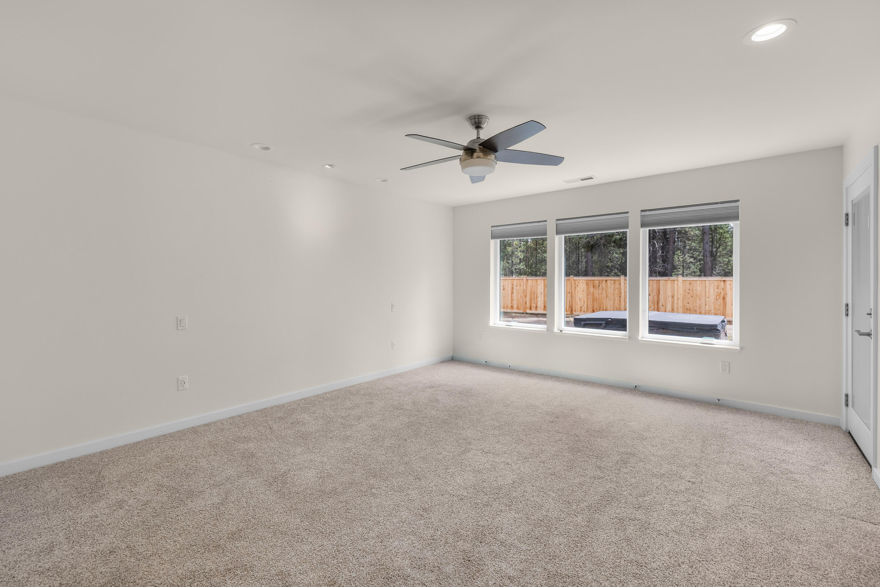 15943 Cascade Lane La Pine, OR 97739 - Photo 25 of 55 Primary Bedroom