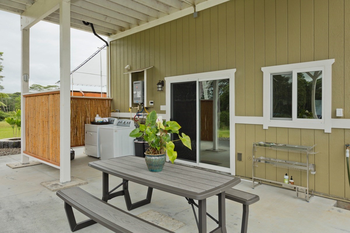 17-3926 Enos Road Mountain View, HI 96771 - Photo 20 of 30 a dining room with furniture and a potted plant