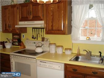 419 Scenic Road Springfield, PA 19064 - Photo 4 of 12 Kitchen