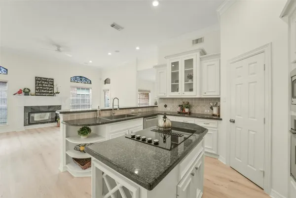 $375,000 | 6885 Tournament Drive, Houston, TX 77069