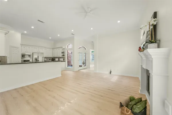$375,000 | 6885 Tournament Drive, Houston, TX 77069