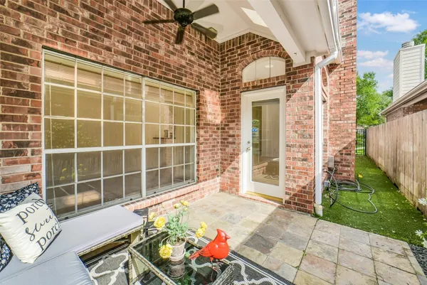 $375,000 | 6885 Tournament Drive, Houston, TX 77069