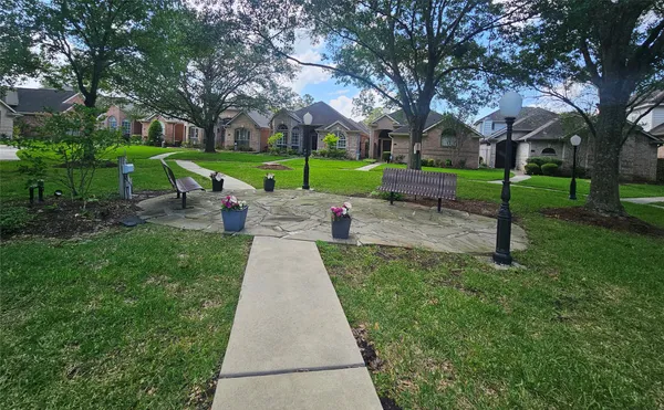 $375,000 | 6885 Tournament Drive, Houston, TX 77069