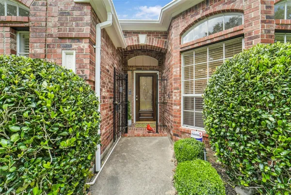 $375,000 | 6885 Tournament Drive, Houston, TX 77069