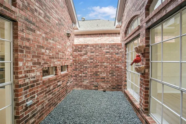 $375,000 | 6885 Tournament Drive, Houston, TX 77069