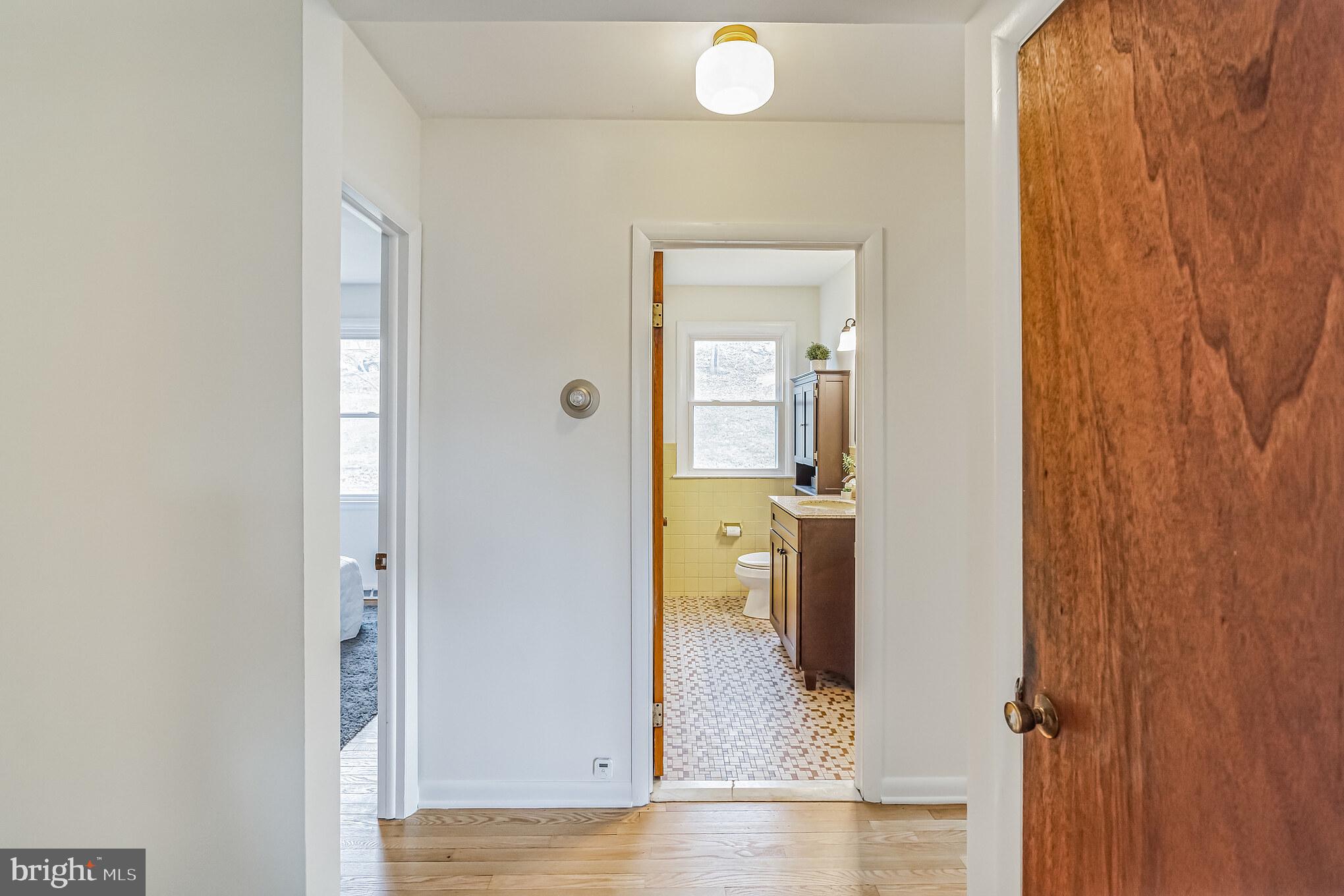645 Glendale Road Havertown, PA 19083 - Photo 16 of 36 wooden floor in a gallery
