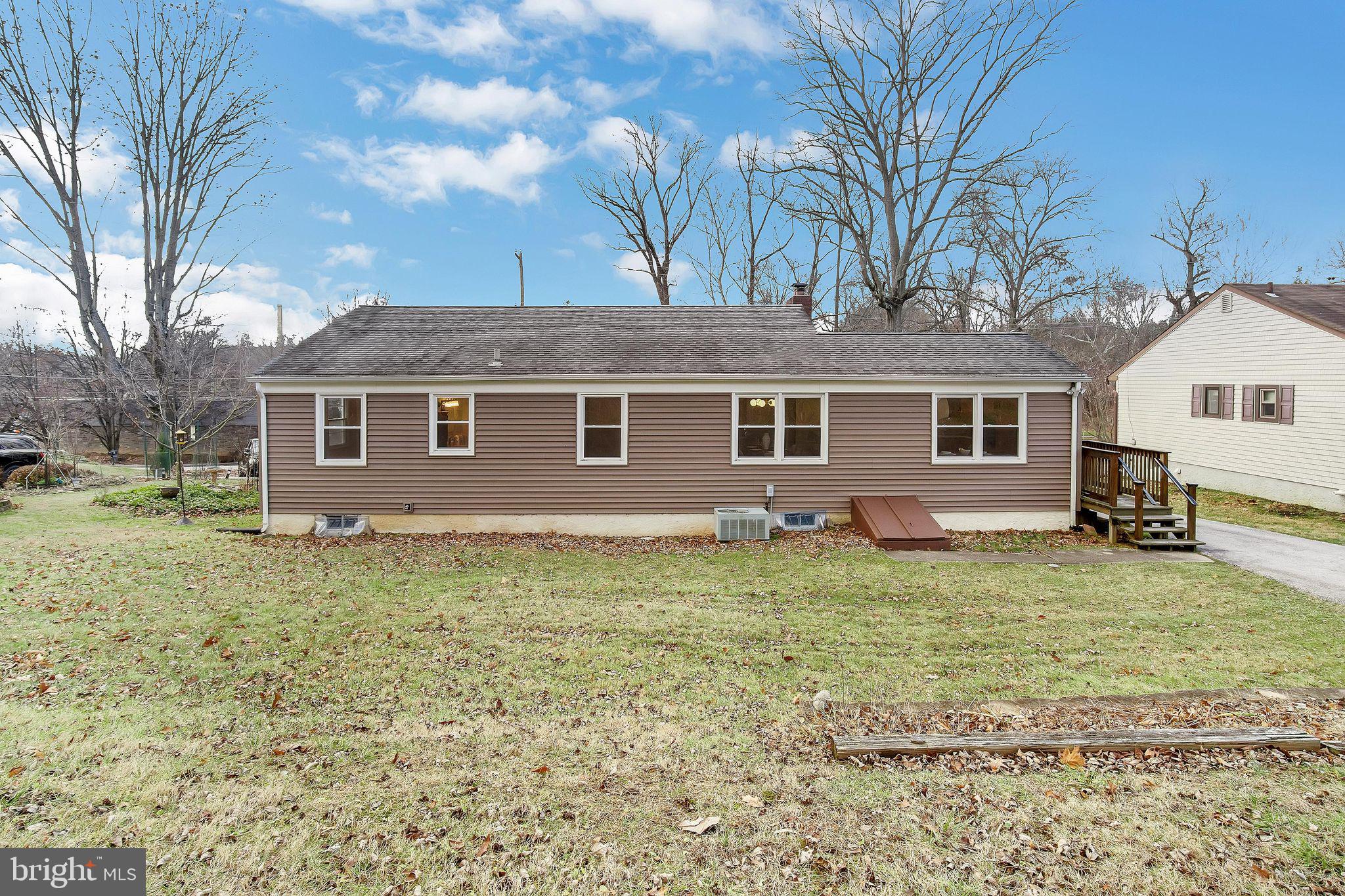 645 Glendale Road Havertown, PA 19083 - Photo 21 of 36 a backyard of a house