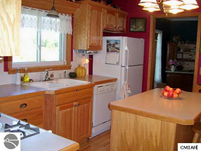 7821 North Mission Road Clare, MI 48617 - Photo 3 of 9 1772300-2.JPG