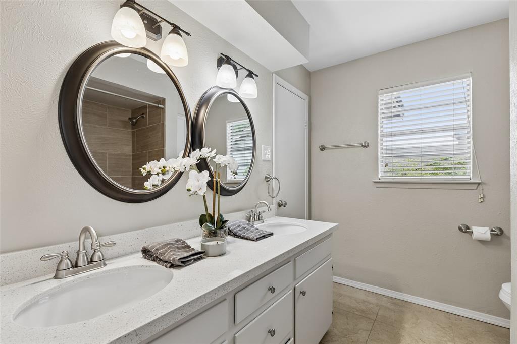 4962 Thunder Road Dallas, TX 75244 - Photo 22 of 26 The secondary bathroom adjoins the two secondary bedrooms.
