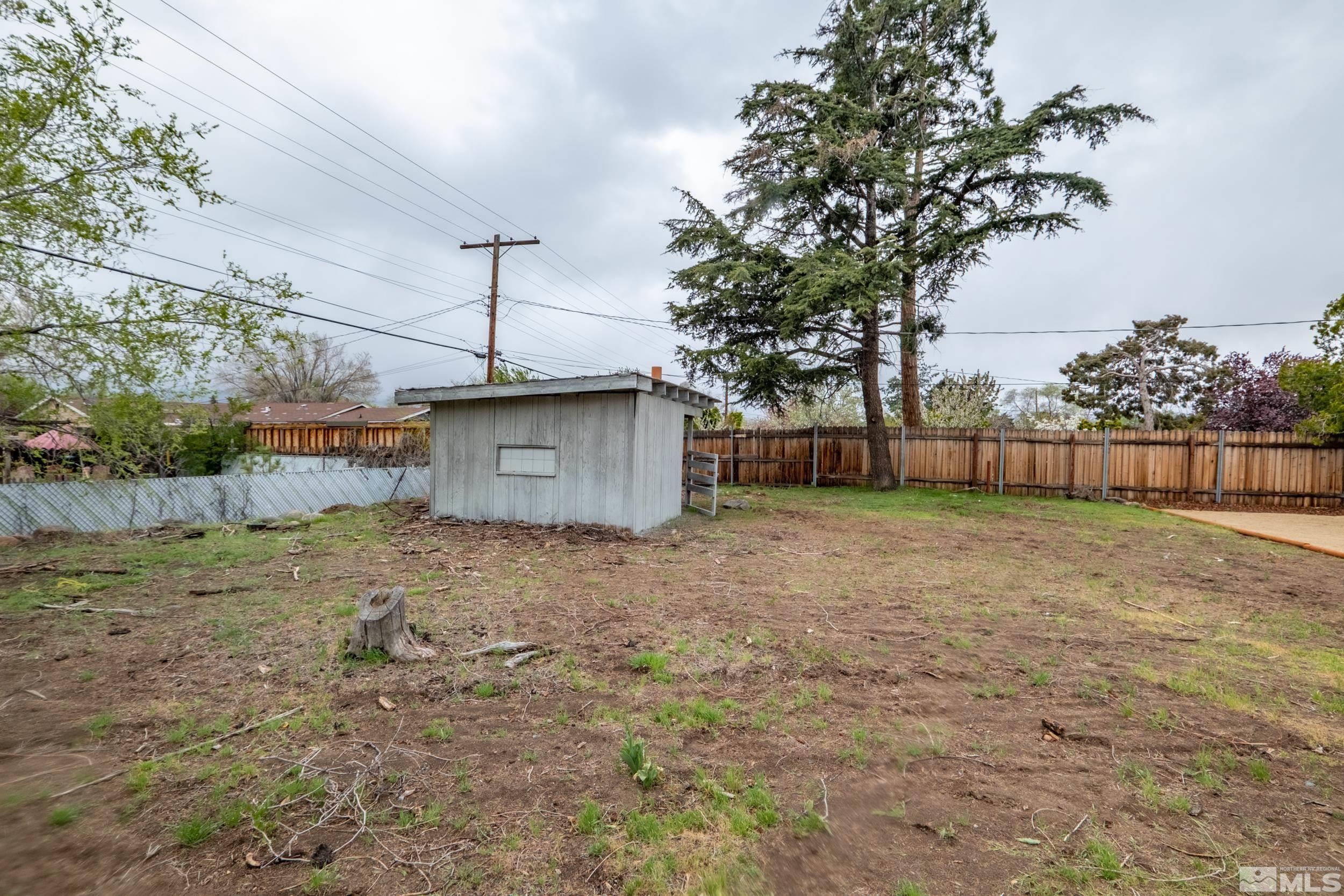 1220 Vassar Street Reno, NV 89502 - Photo 27 of 36 a backyard of a house