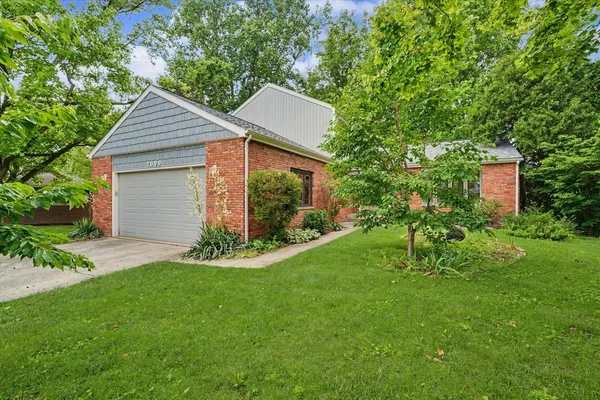 $335,000 | 2009 Silver Court West, Urbana, IL 61801