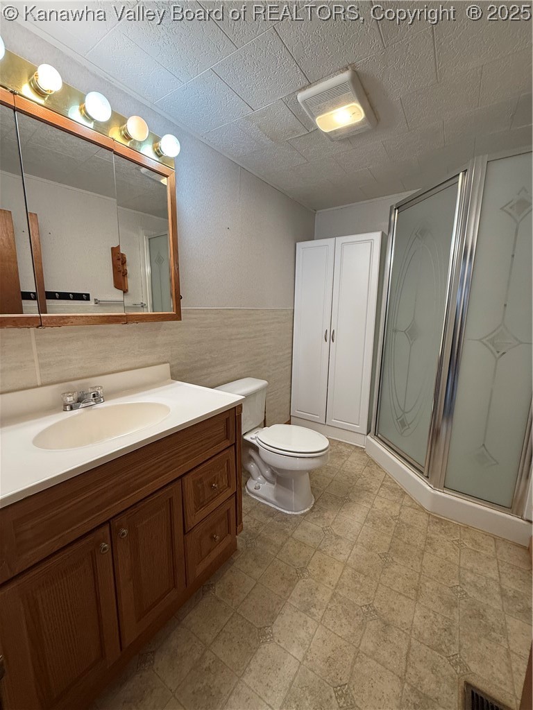 898 Thunder Road Chapmanville, WV 25508 - Photo 11 of 28 Bath 2