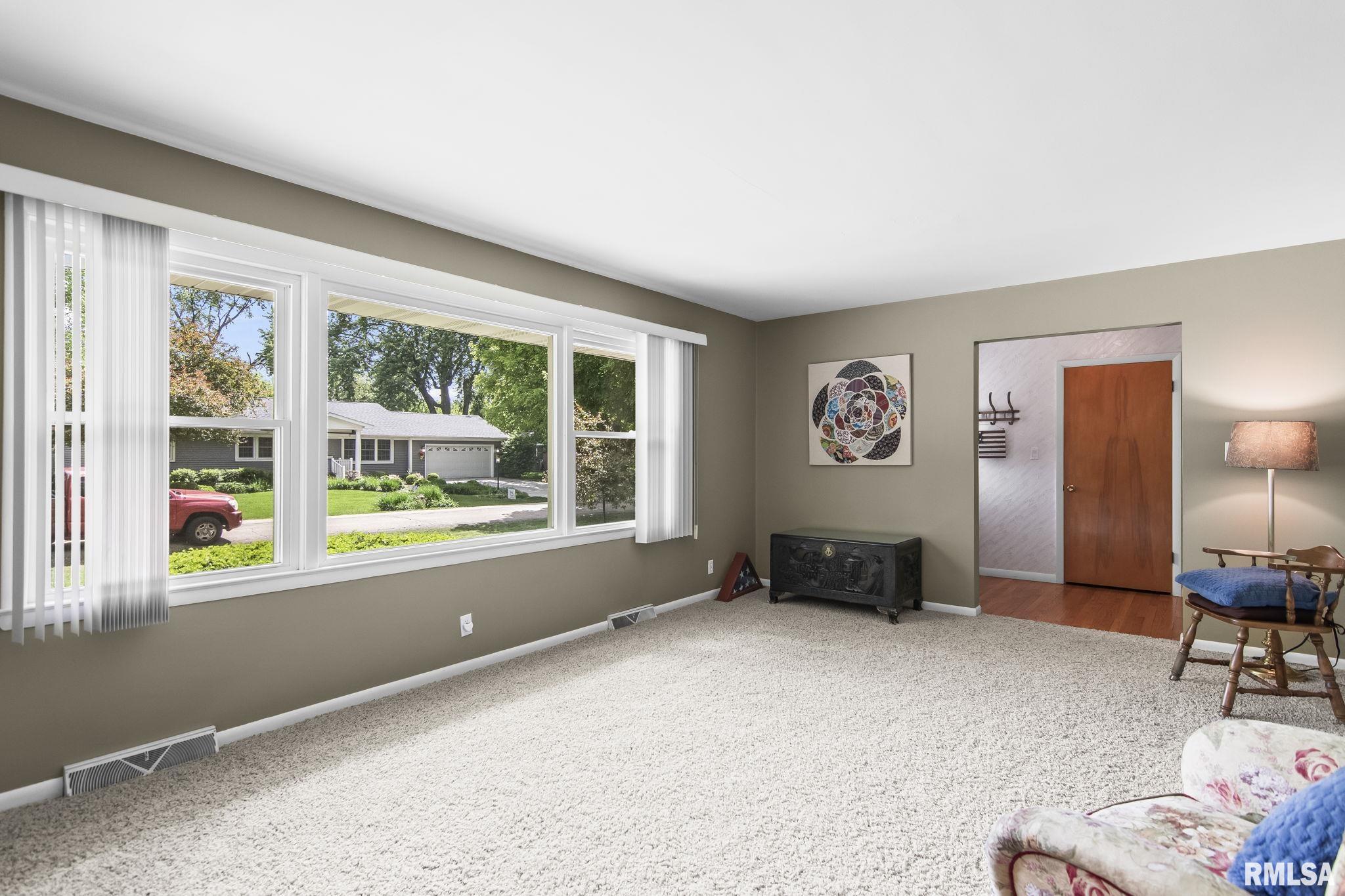 13 Top Hill Lane Springfield, IL 62704 - Photo 5 of 32
