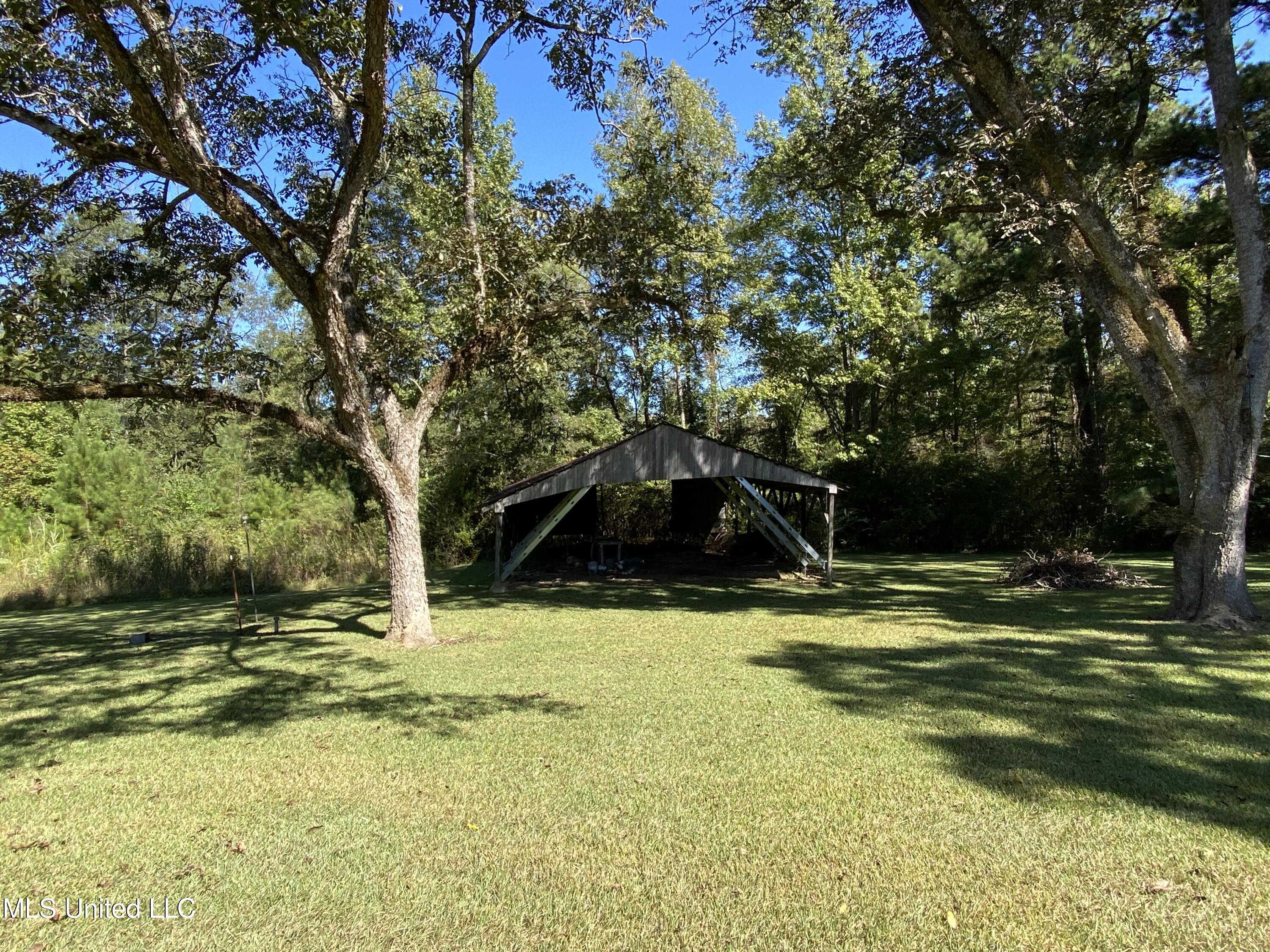 1054 Johnson Road Crystal Springs, MS 39059 - Photo 11 of 26 B51FB096-D860-448E-885F-0AFFB4B5B41B