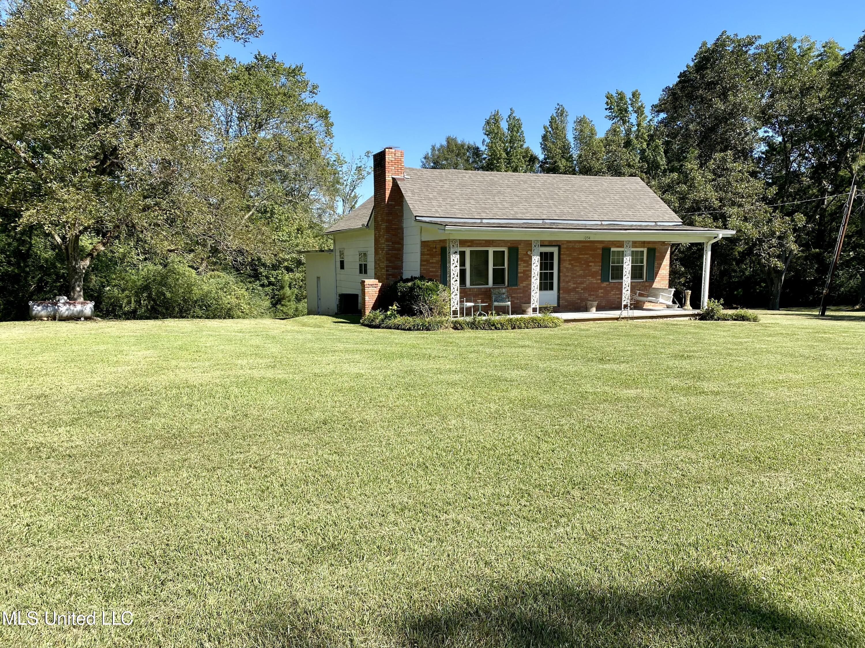 1054 Johnson Road Crystal Springs, MS 39059 - Photo 3 of 26 4FB4CBFA-E195-4382-82BD-90E306DEE30F