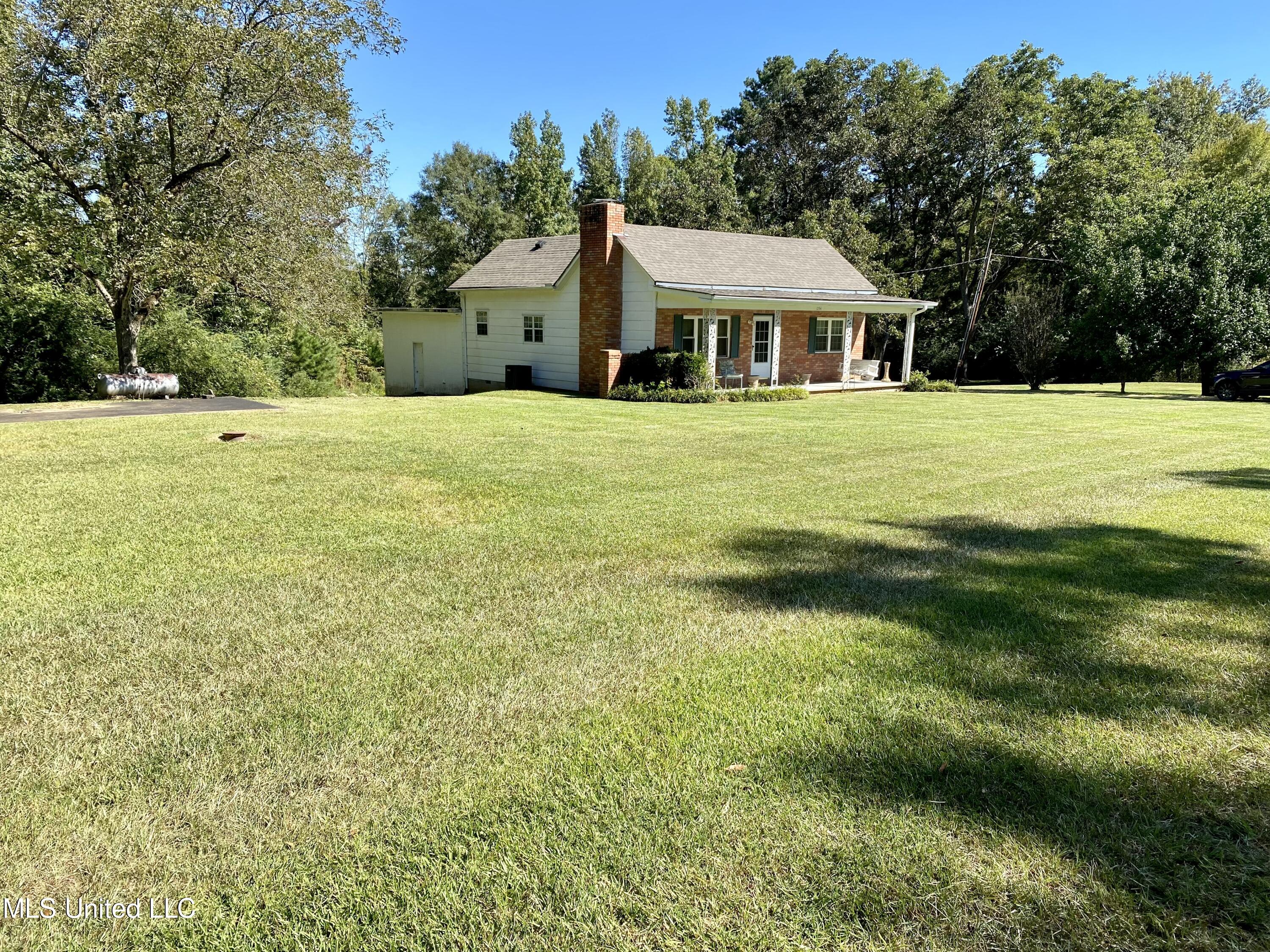 1054 Johnson Road Crystal Springs, MS 39059 - Photo 4 of 26 B0688F21-5C57-44B7-B7B7-E4B3517DA882