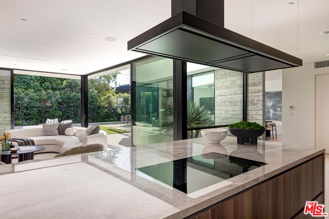 2831 Malcolm Avenue Los Angeles, CA 90064 - Photo 14 of 57