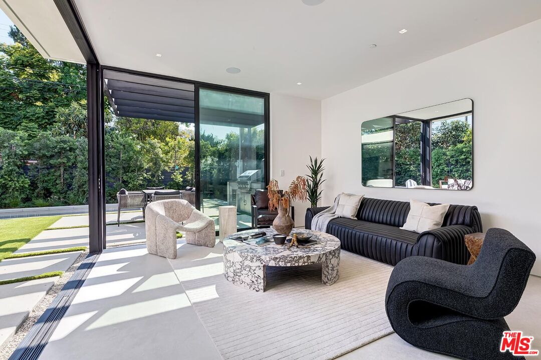 2831 Malcolm Avenue Los Angeles, CA 90064 - Photo 20 of 57